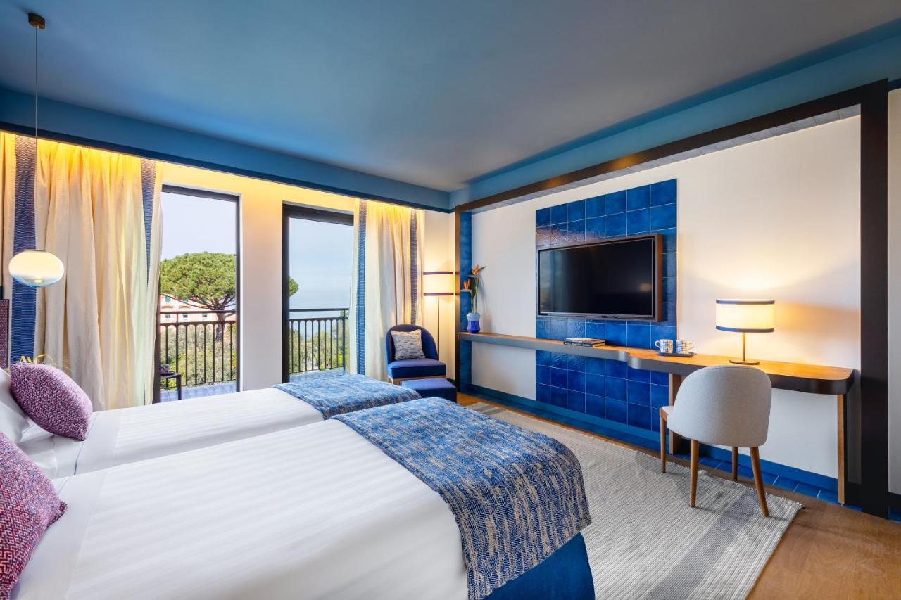Carlton International Hotel