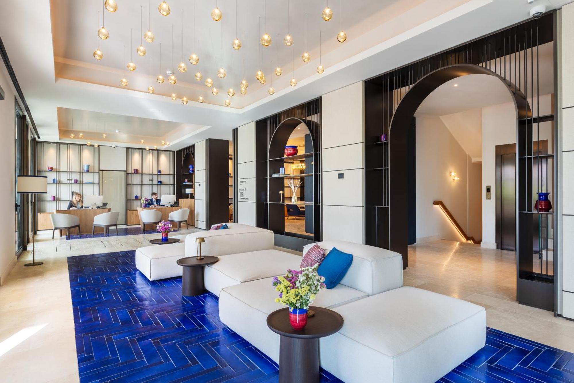 Hotel Carlton International