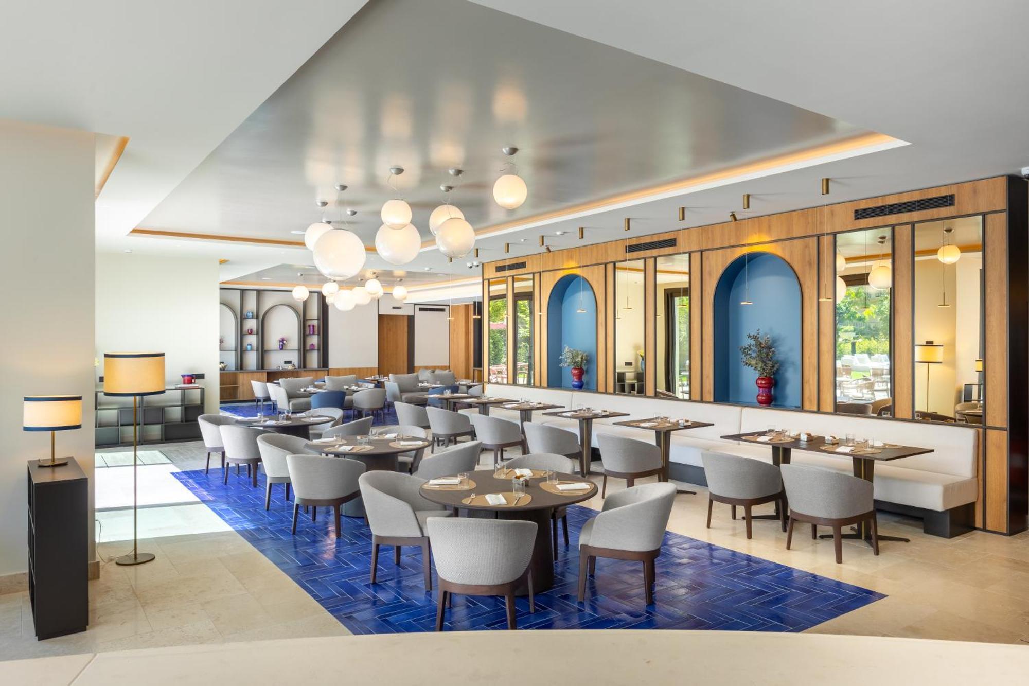 Carlton International Hotel 5*