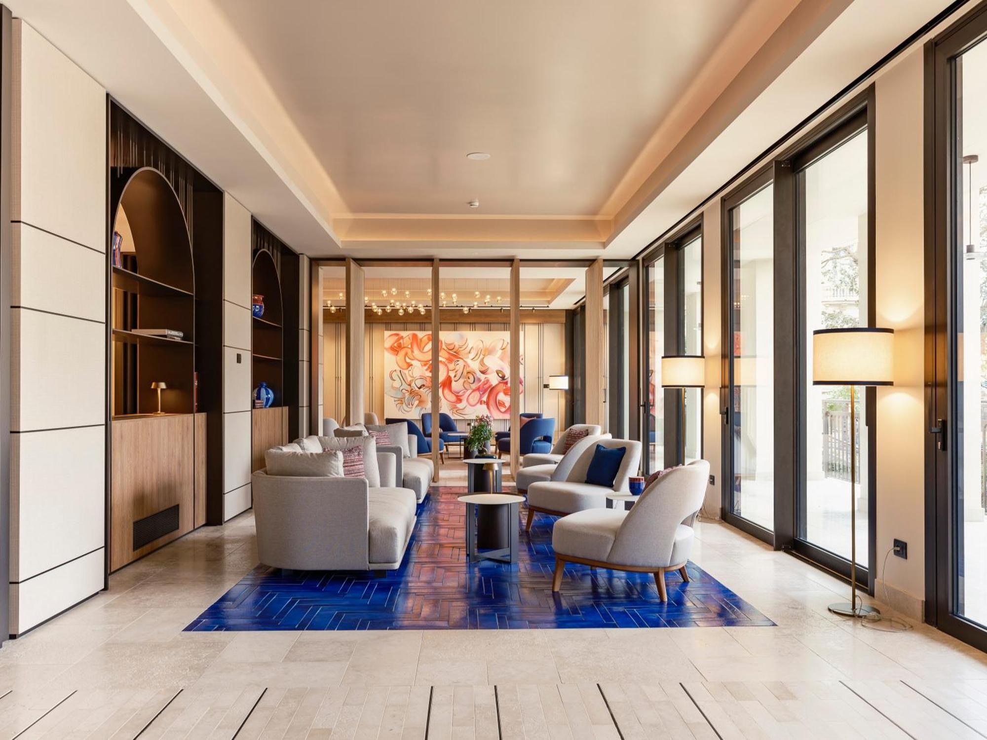 Hotel Carlton International